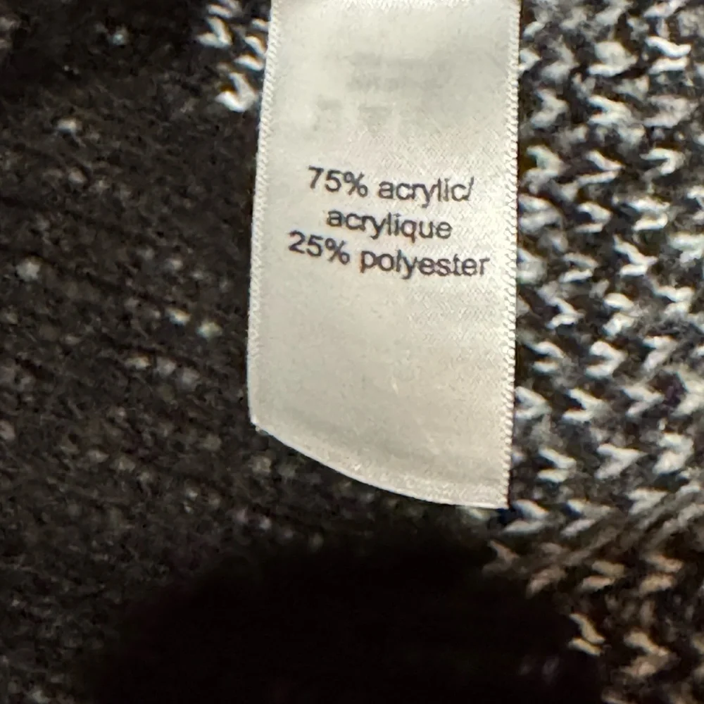 Sweater - Picture 6 of 7